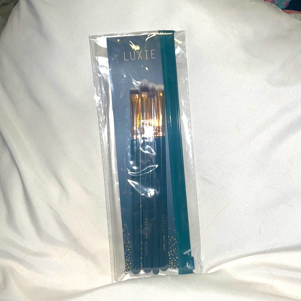 Luxie Enchanted Eye brush set